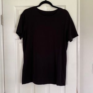 Alphalete black tee shirt